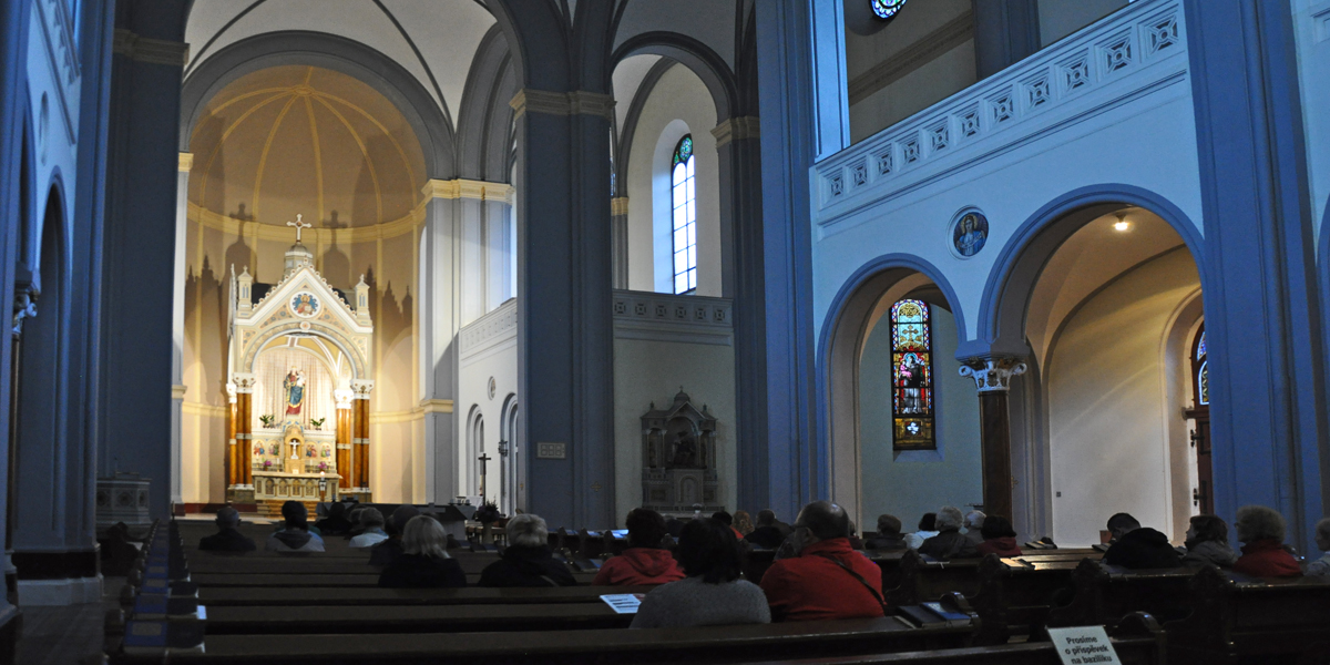 V bazilice Panny Marie Pomocnice kesan ve Filipov